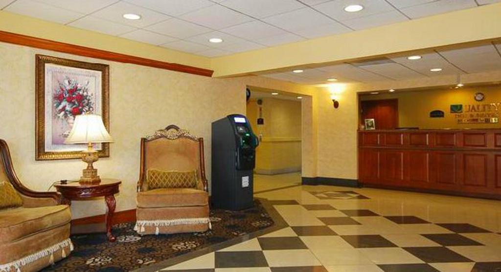 Quality Inn & Suites Bensalem Exteriör bild
