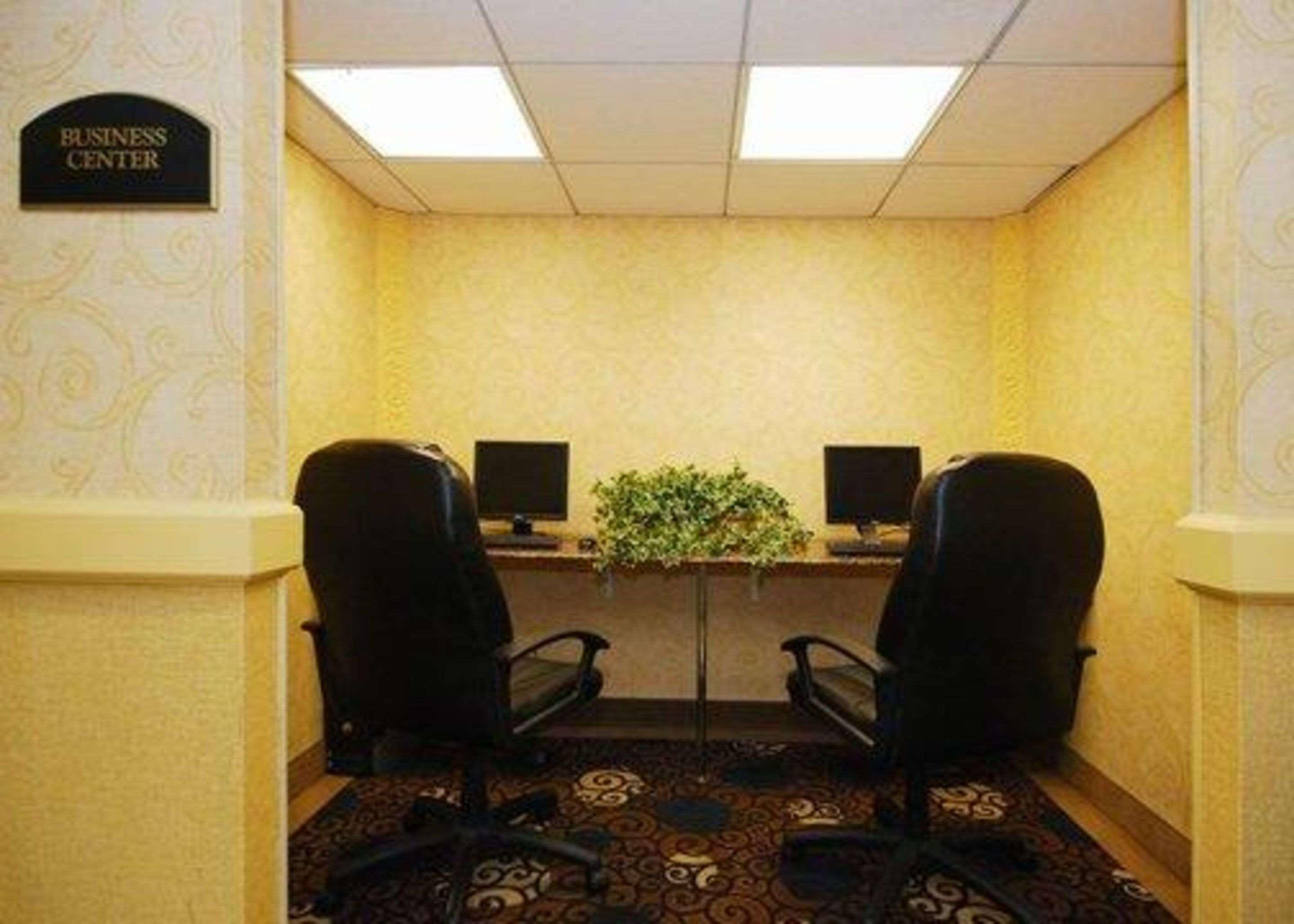 Quality Inn & Suites Bensalem Exteriör bild