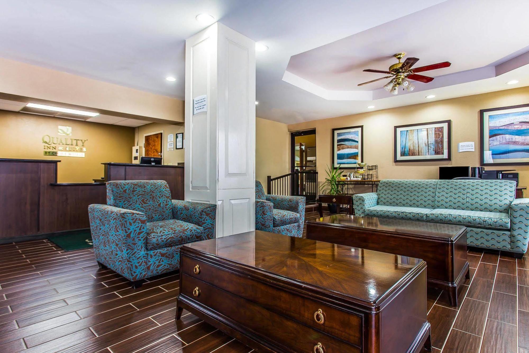 Quality Inn & Suites Bensalem Exteriör bild