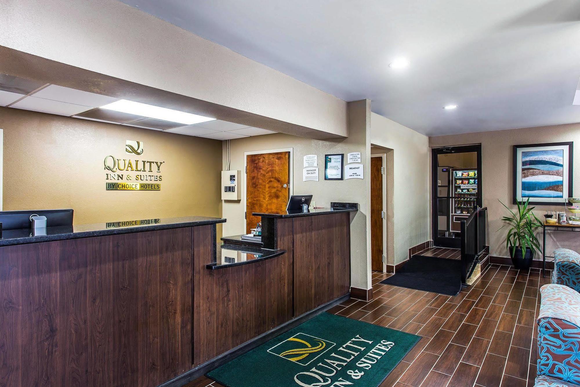 Quality Inn & Suites Bensalem Exteriör bild