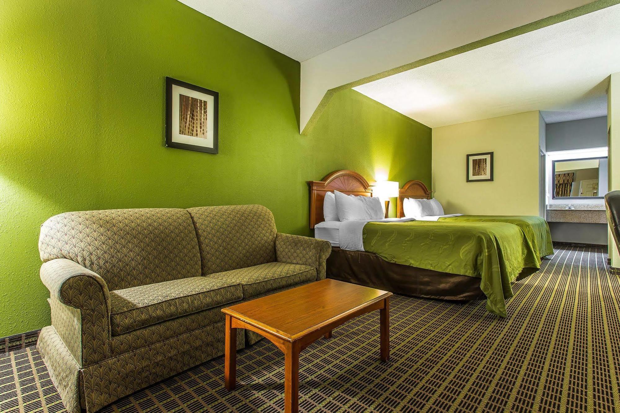 Quality Inn & Suites Bensalem Exteriör bild