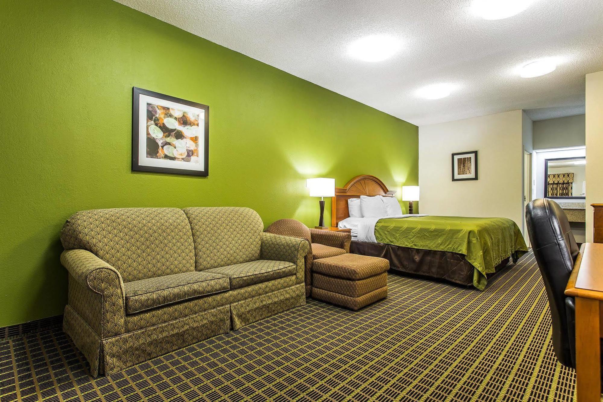 Quality Inn & Suites Bensalem Exteriör bild