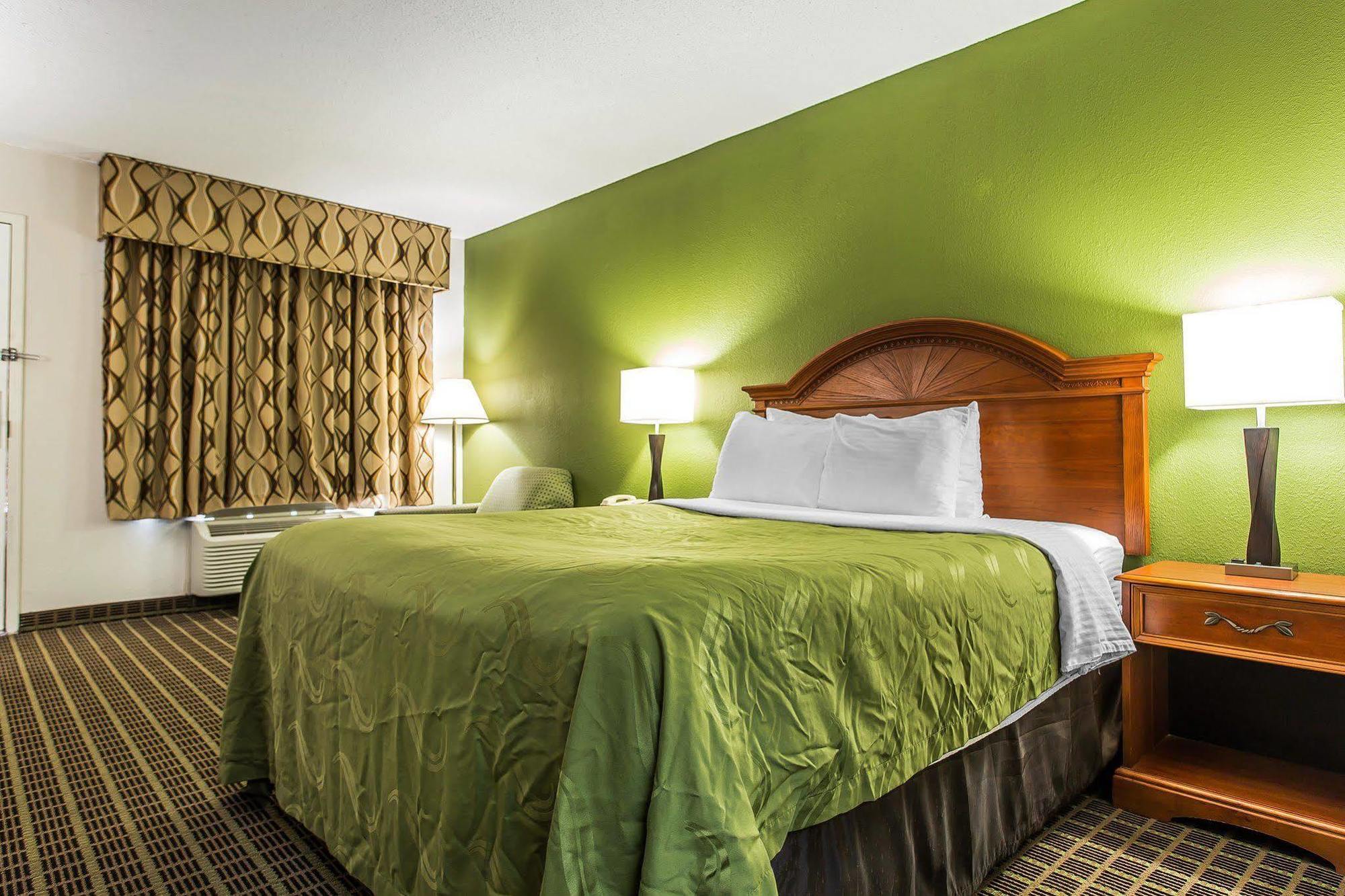 Quality Inn & Suites Bensalem Exteriör bild