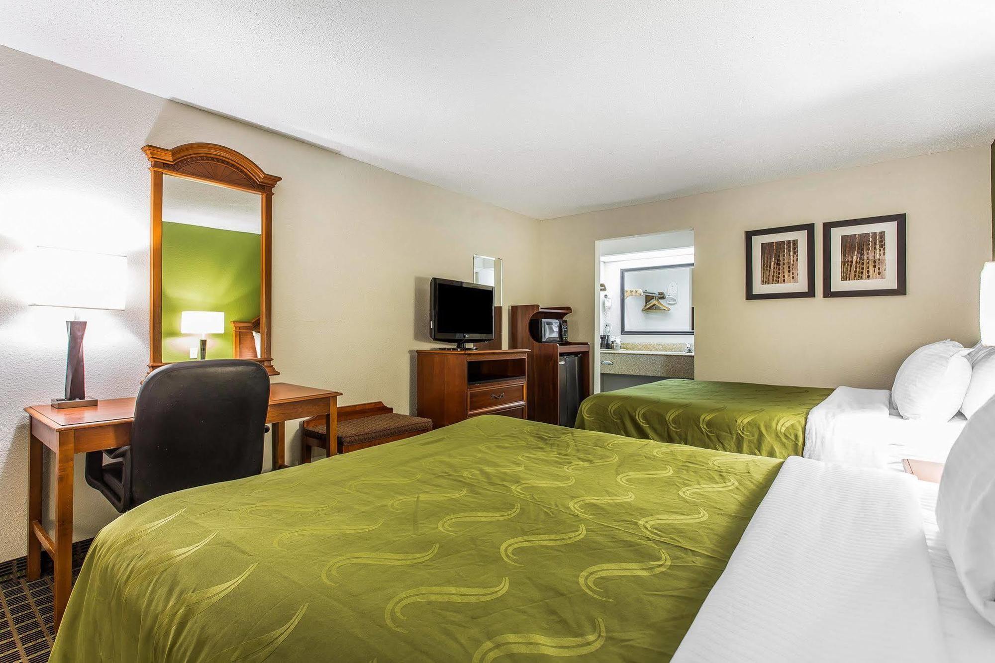 Quality Inn & Suites Bensalem Exteriör bild