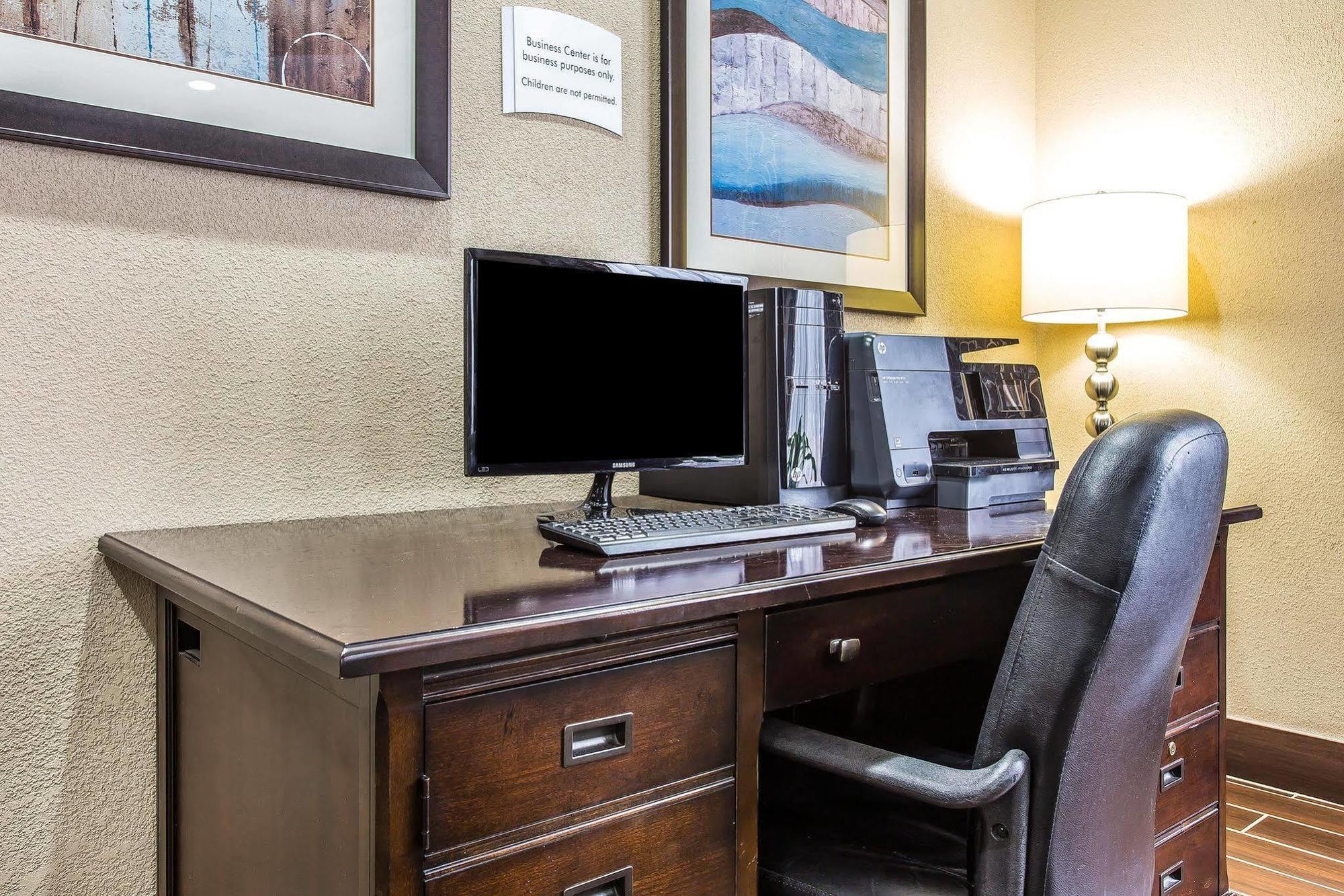 Quality Inn & Suites Bensalem Exteriör bild